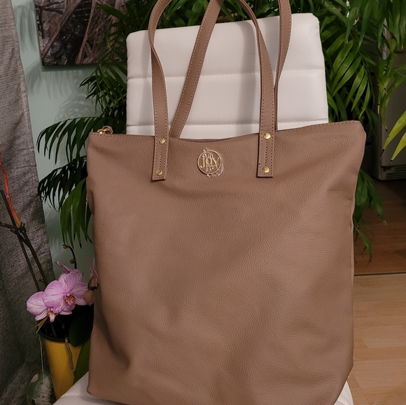 Joy Mangano Handbags - Like New Joy Mangano Leather Tote Bag ❤